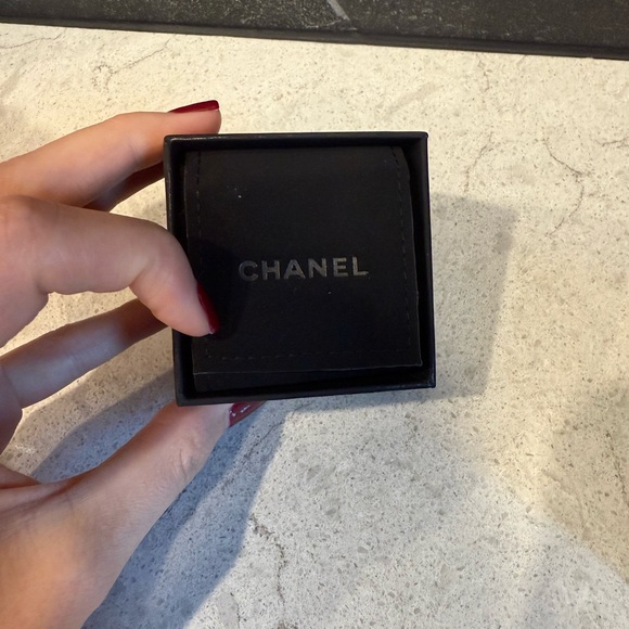 CHANEL Silver Earrings with Crystal Details - Picture 9 of 9